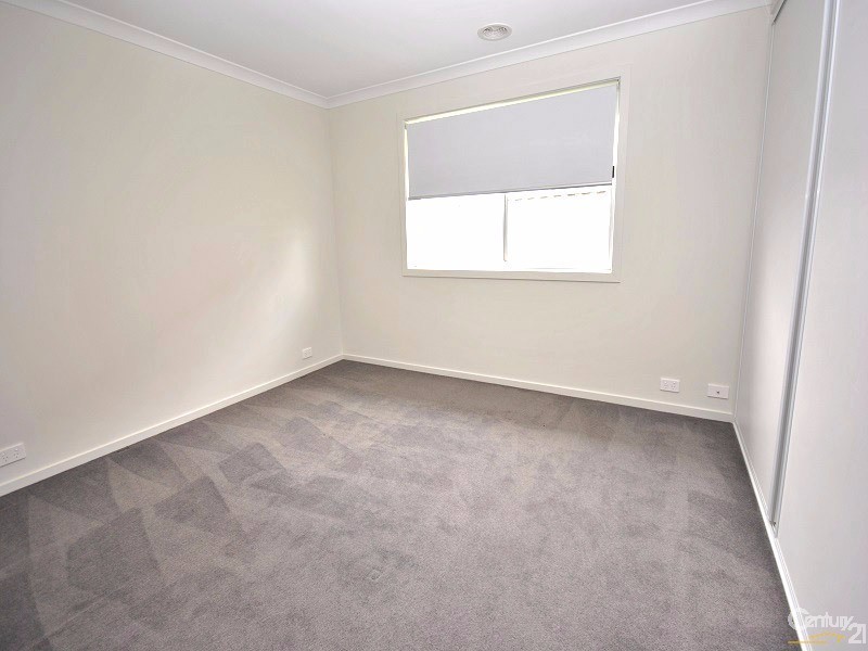 39 McEwan Drive, Cranbourne East VIC 3977