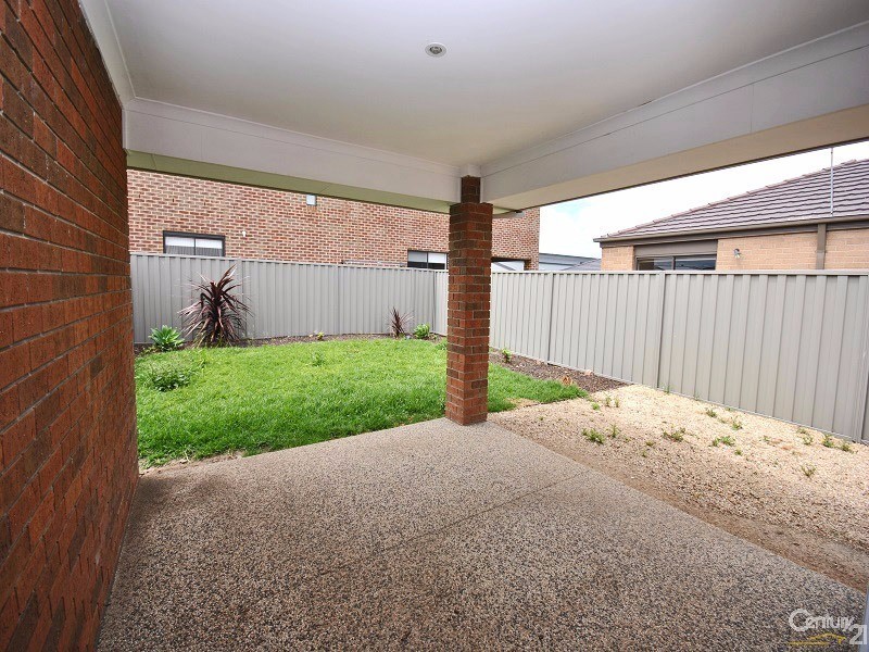 39 McEwan Drive, Cranbourne East VIC 3977
