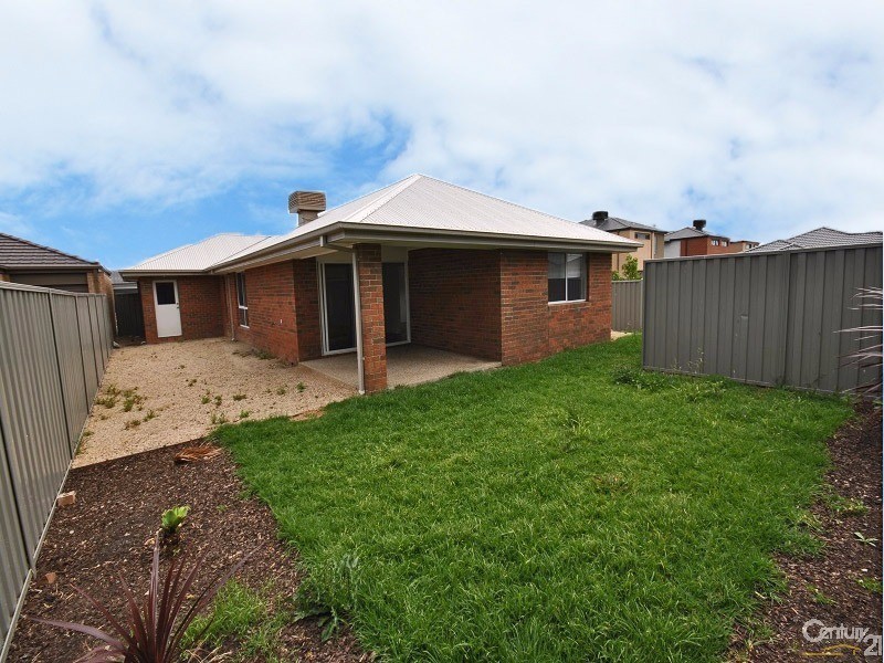 39 McEwan Drive, Cranbourne East VIC 3977
