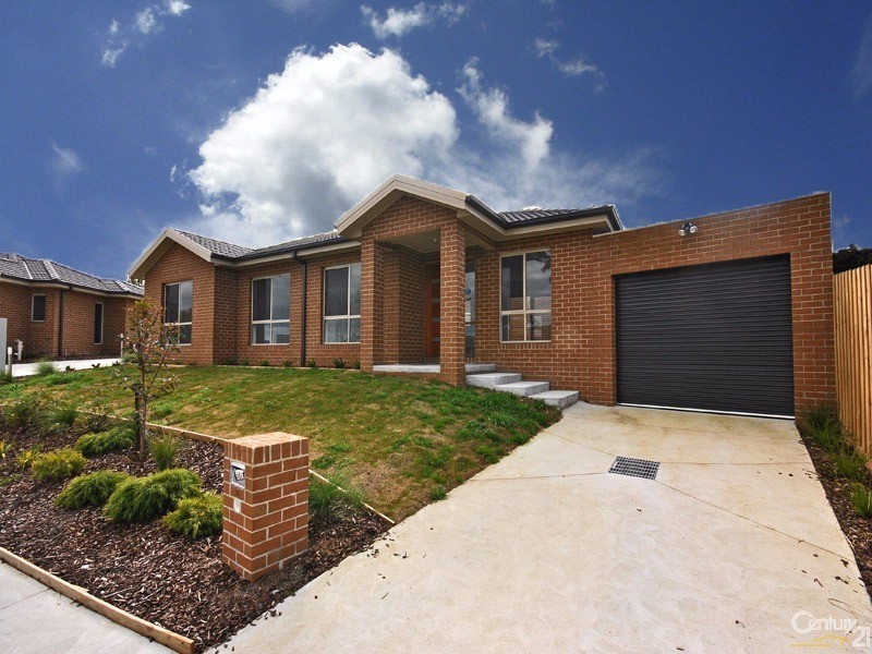 9/16-18 Phelan Drive, Cranbourne North VIC 3977
