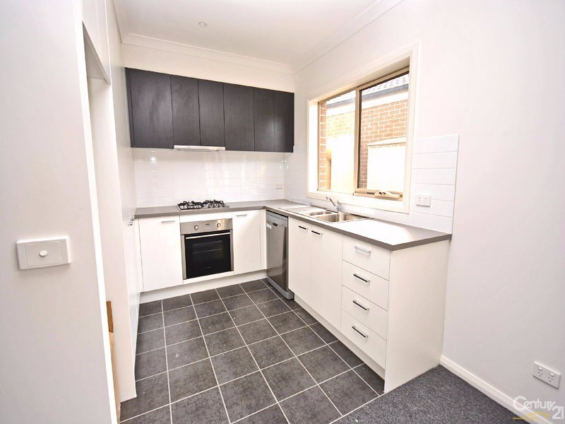 9/16-18 Phelan Drive, Cranbourne North VIC 3977