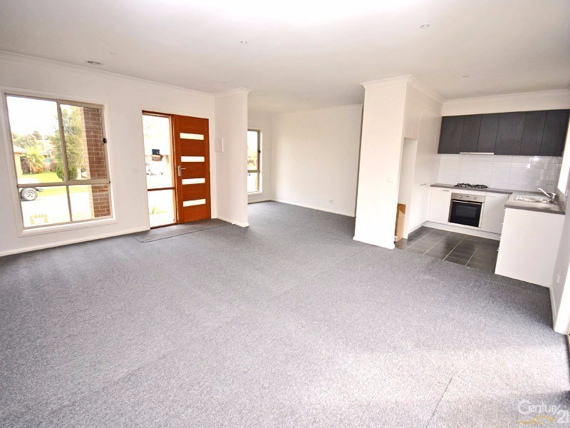 9/16-18 Phelan Drive, Cranbourne North VIC 3977