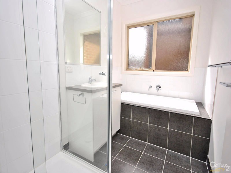 9/16-18 Phelan Drive, Cranbourne North VIC 3977