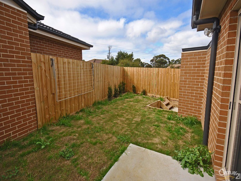 9/16-18 Phelan Drive, Cranbourne North VIC 3977