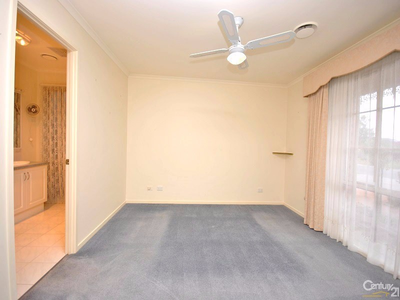 10 Browtop Road, Narre Warren VIC 3805