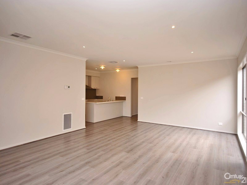 14 Viewbright Road, Clyde North VIC 3978