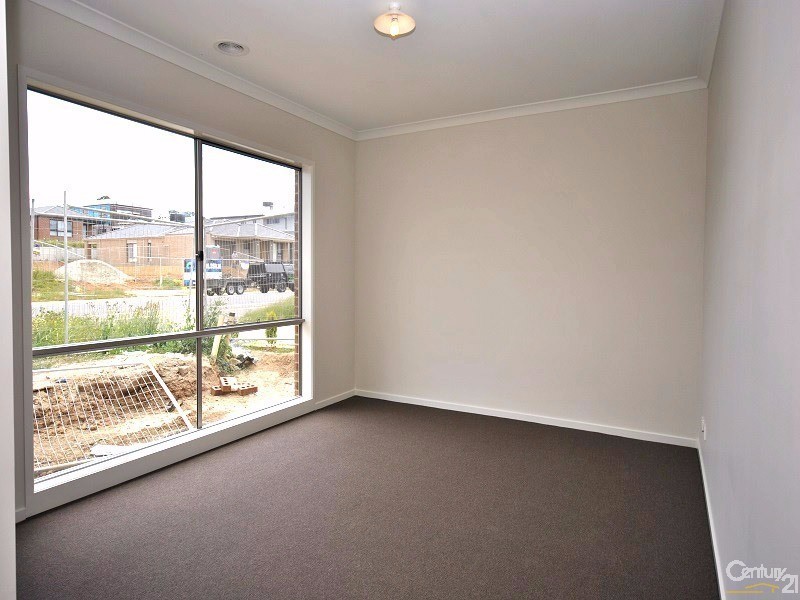 14 Viewbright Road, Clyde North VIC 3978