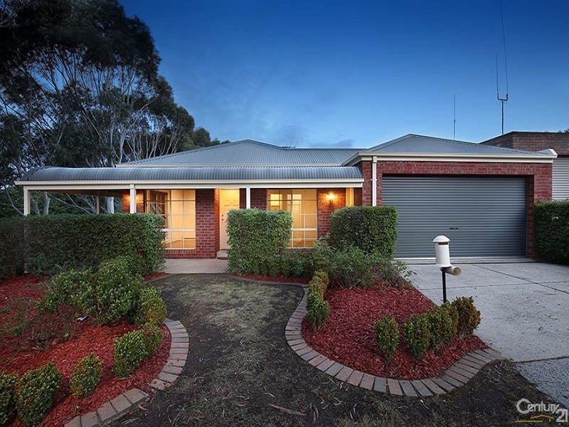 11 Pinewood Crescent, Berwick VIC 3806