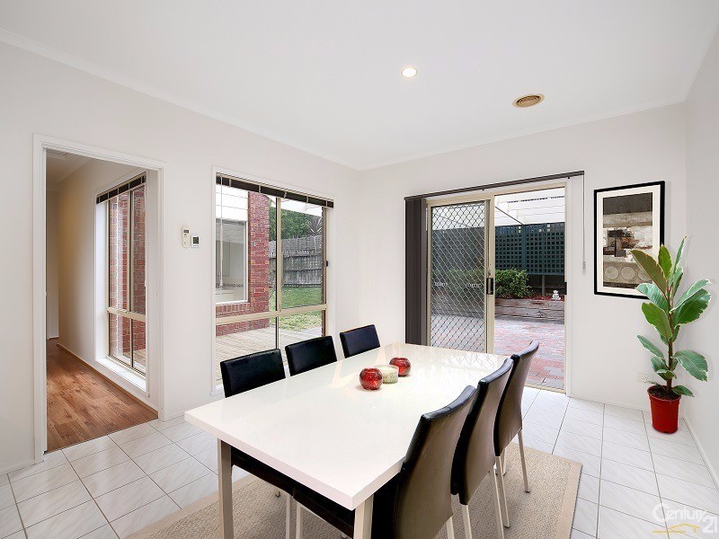 11 Pinewood Crescent, Berwick VIC 3806