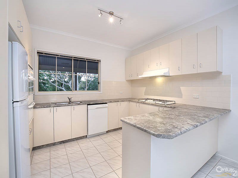 11 Pinewood Crescent, Berwick VIC 3806