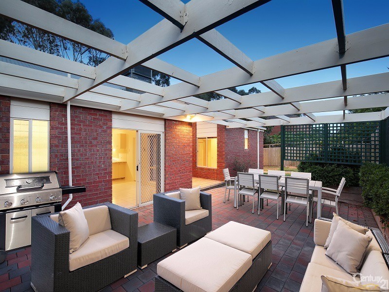 11 Pinewood Crescent, Berwick VIC 3806