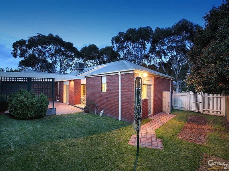 11 Pinewood Crescent, Berwick VIC 3806