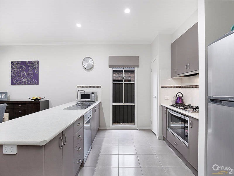 3 Karlson Way, Cranbourne North VIC 3977