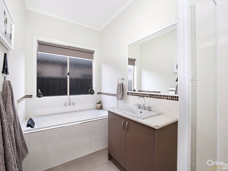 3 Karlson Way, Cranbourne North VIC 3977