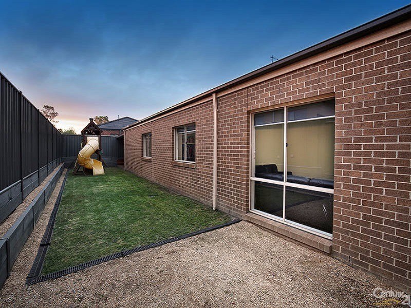 3 Karlson Way, Cranbourne North VIC 3977