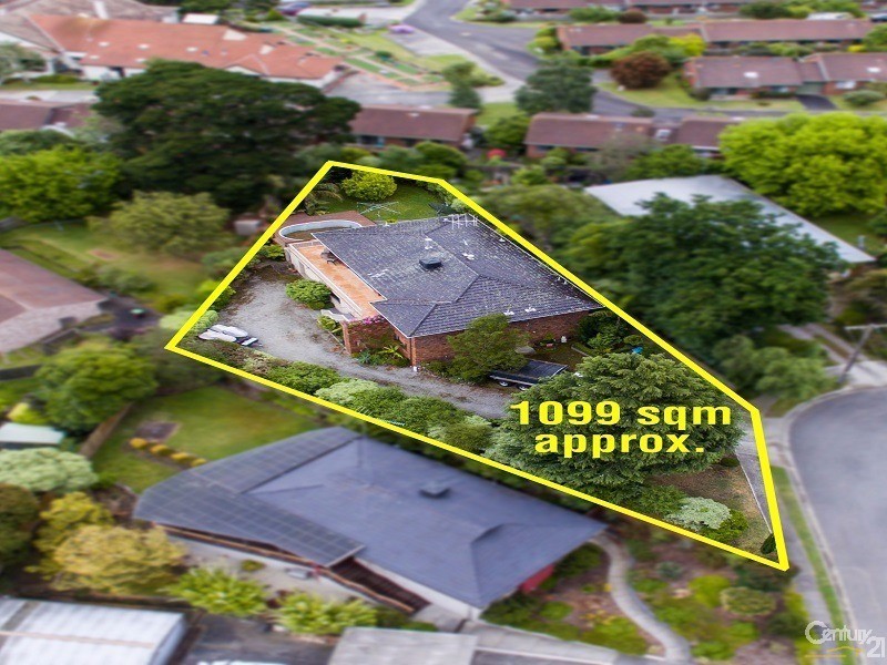 13 Queens Court, Berwick VIC 3806