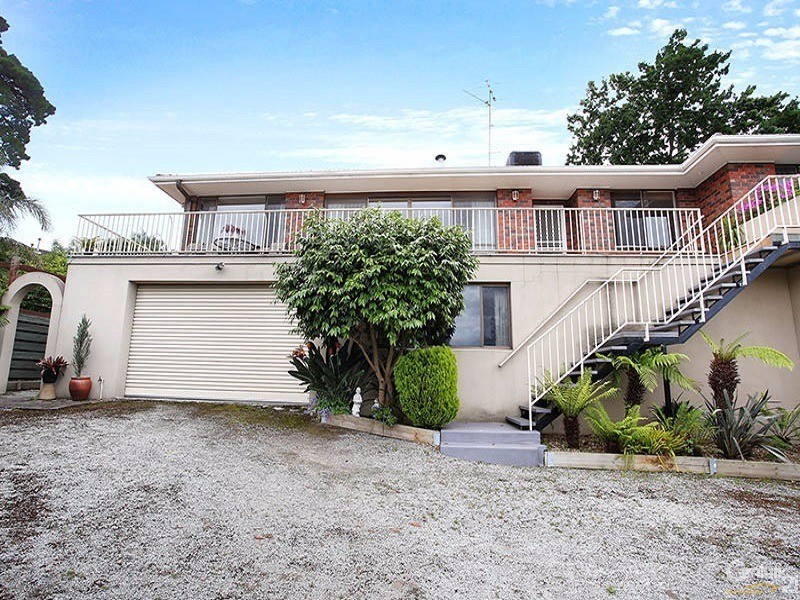 13 Queens Court, Berwick VIC 3806