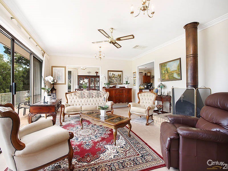 13 Queens Court, Berwick VIC 3806