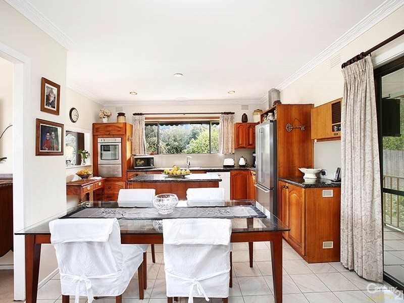 13 Queens Court, Berwick VIC 3806