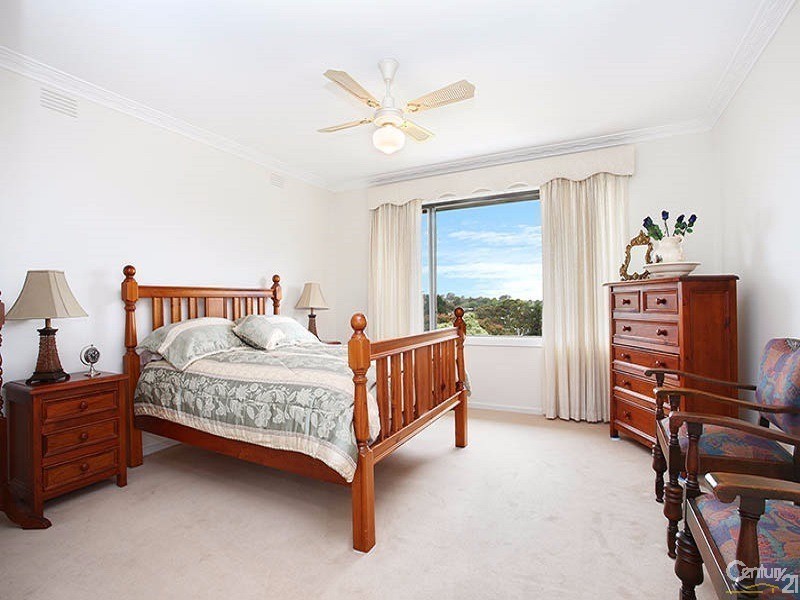13 Queens Court, Berwick VIC 3806