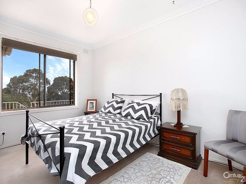 13 Queens Court, Berwick VIC 3806