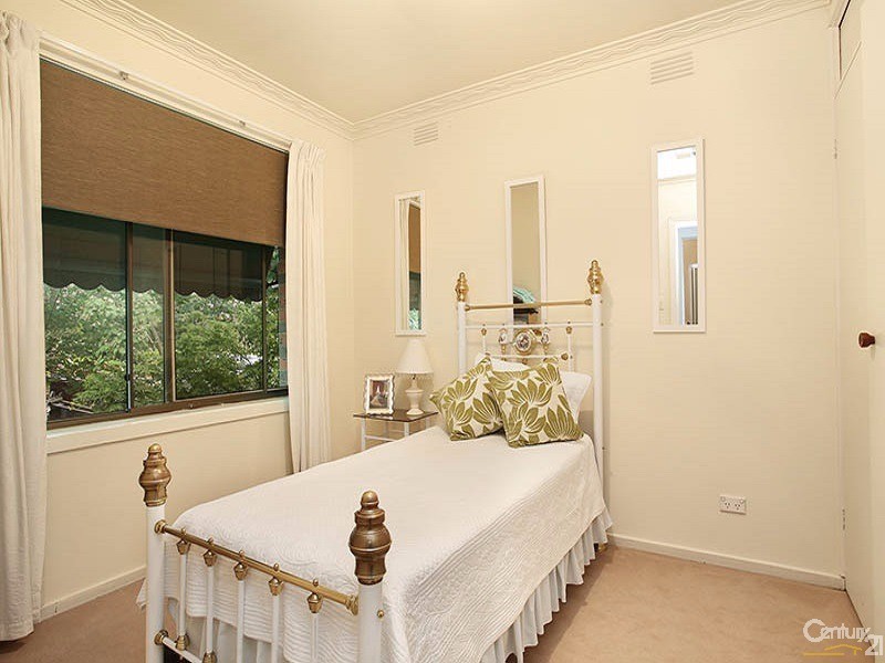 13 Queens Court, Berwick VIC 3806