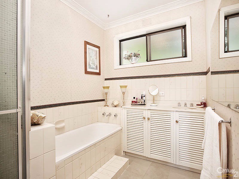 13 Queens Court, Berwick VIC 3806