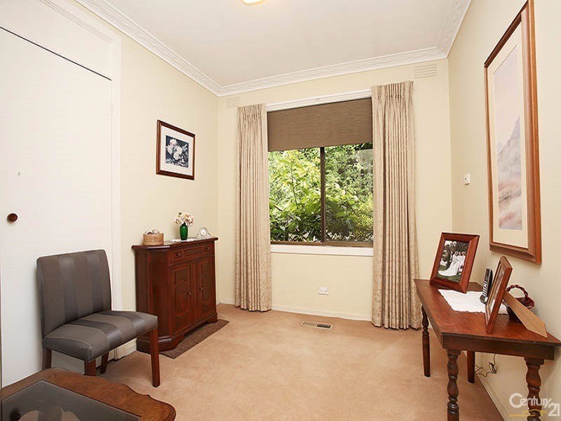 13 Queens Court, Berwick VIC 3806