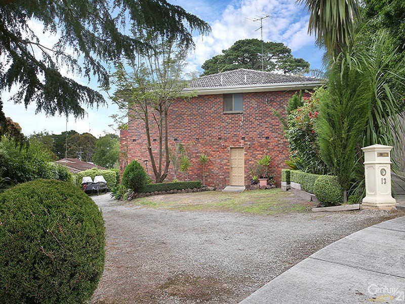 13 Queens Court, Berwick VIC 3806
