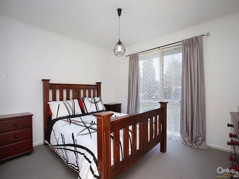 17 Ferncroft Court, Cranbourne North VIC 3977