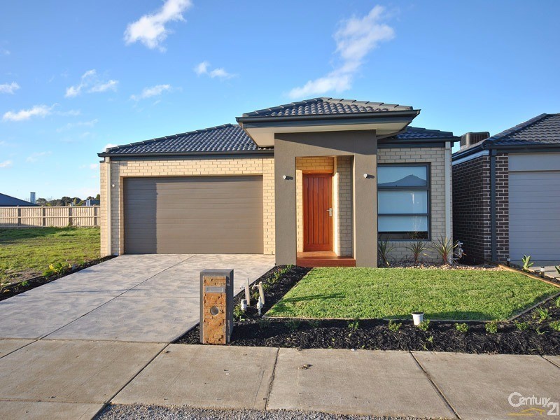 9 Brightstone Drive, Clyde North VIC 3978