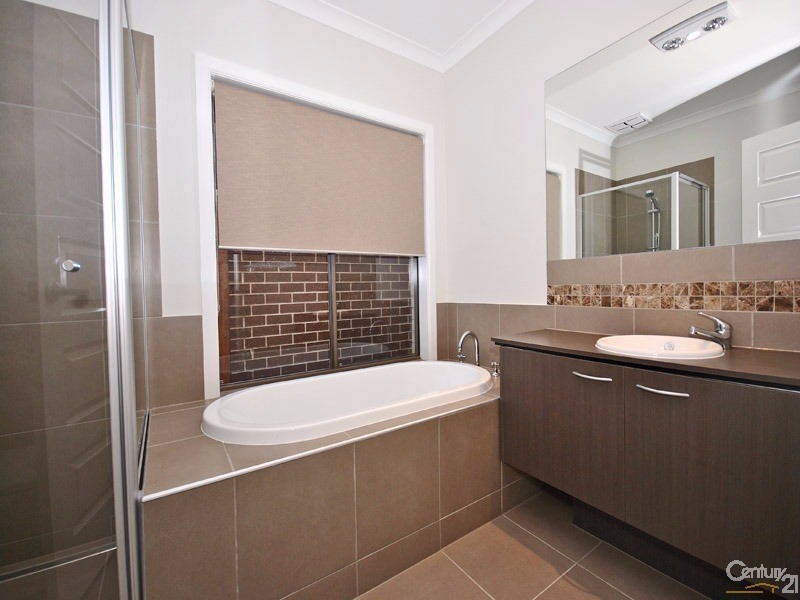 9 Brightstone Drive, Clyde North VIC 3978