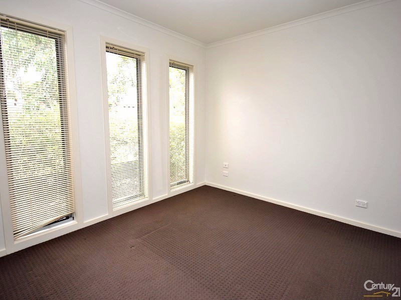 1/30 Golf Links Road, Berwick VIC 3806