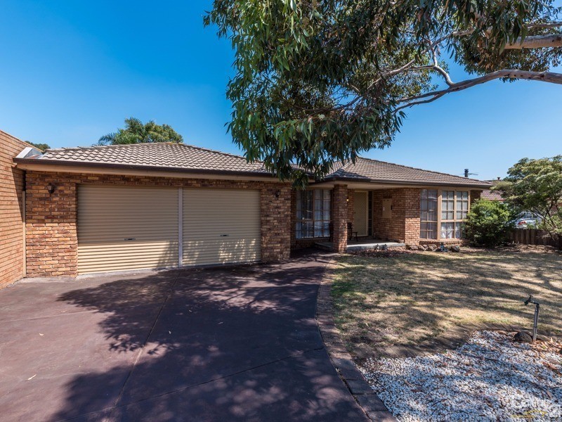 5 Jasmine Court, Cranbourne North VIC 3977