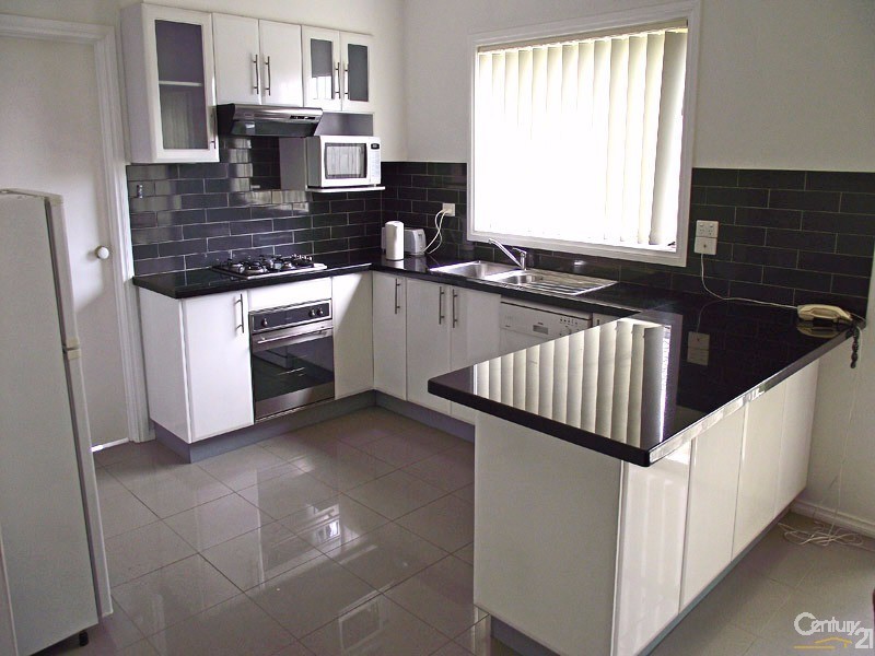 7 Amberley Drive, Pakenham VIC 3810