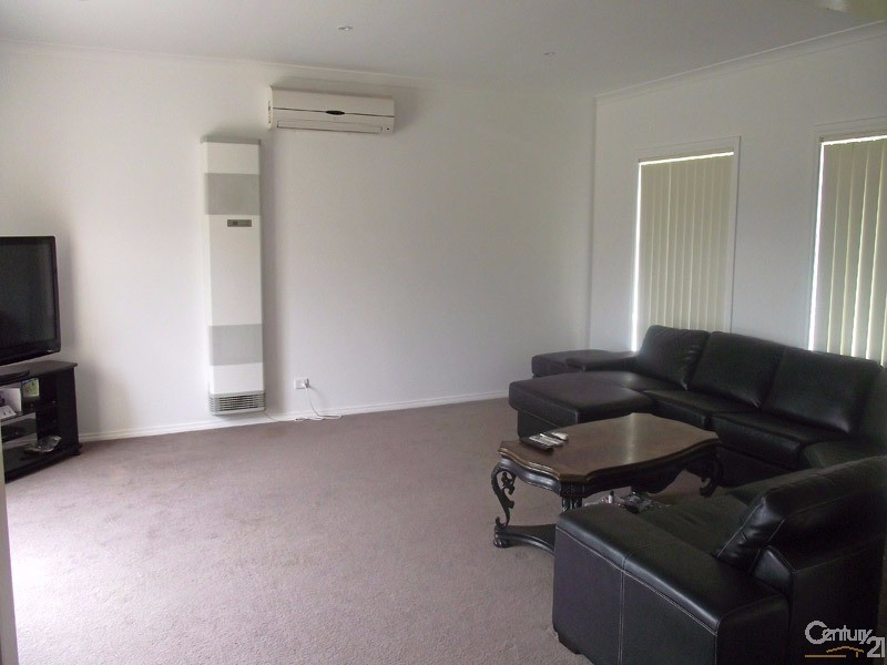 7 Amberley Drive, Pakenham VIC 3810