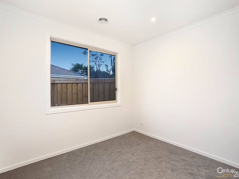 1/14 Greenlaw Crescent, Berwick VIC 3806