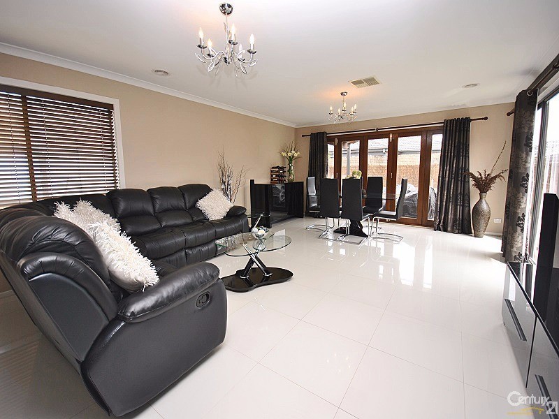13 Autumn Fields Drive, Cranbourne North VIC 3977