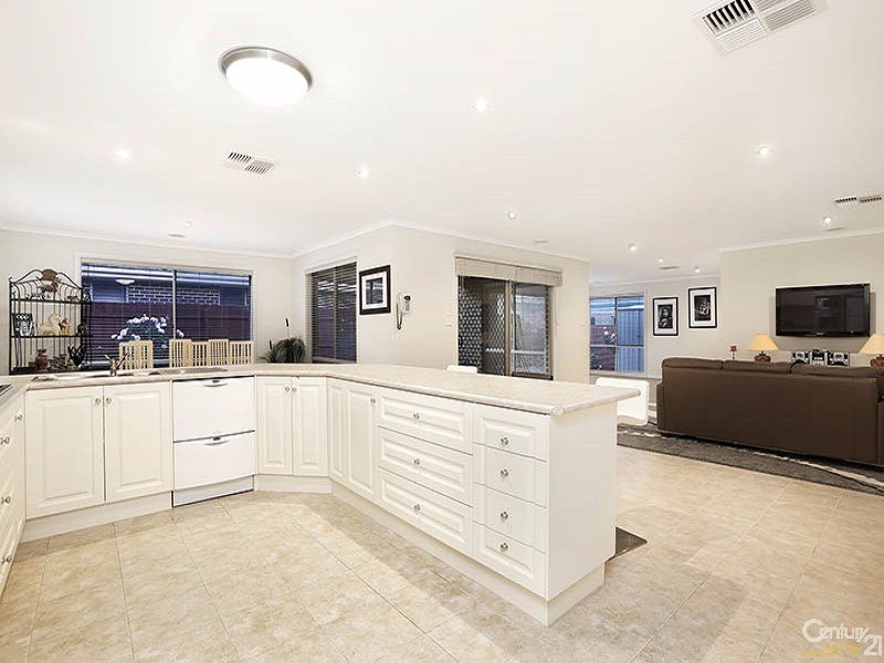 8 Cherrywood Way, Narre Warren South VIC 3805