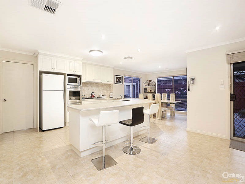 8 Cherrywood Way, Narre Warren South VIC 3805