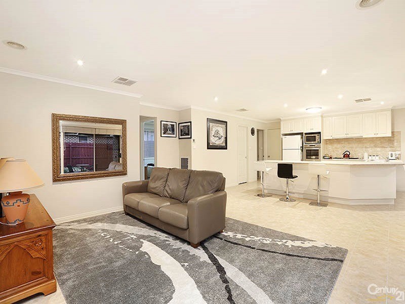 8 Cherrywood Way, Narre Warren South VIC 3805