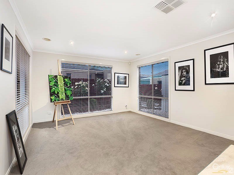 8 Cherrywood Way, Narre Warren South VIC 3805