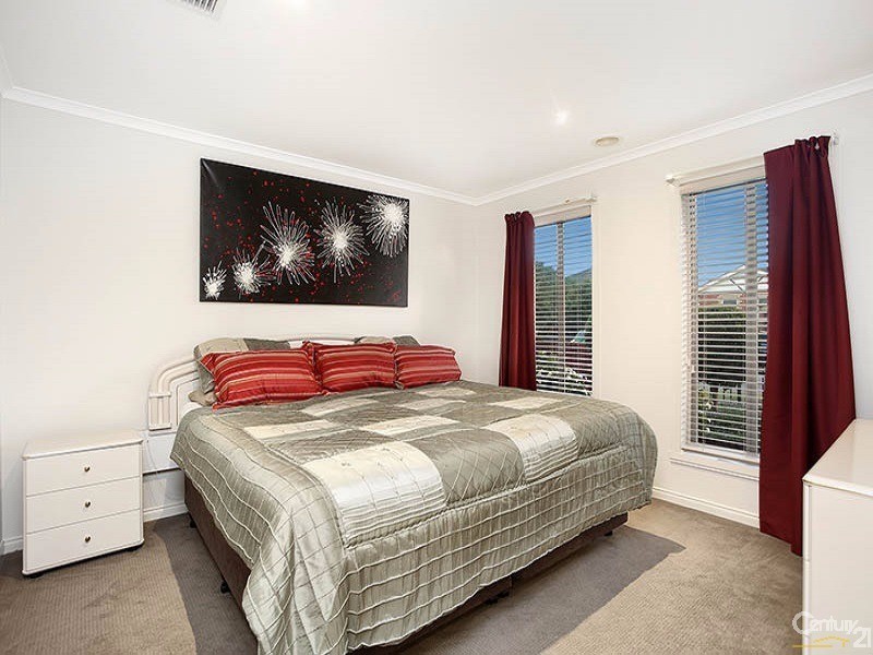 8 Cherrywood Way, Narre Warren South VIC 3805