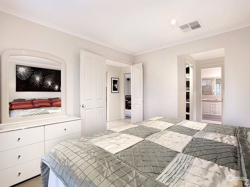 8 Cherrywood Way, Narre Warren South VIC 3805