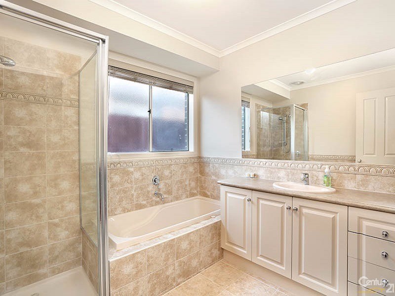 8 Cherrywood Way, Narre Warren South VIC 3805