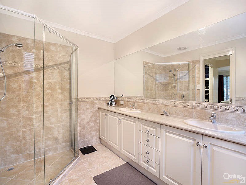 8 Cherrywood Way, Narre Warren South VIC 3805