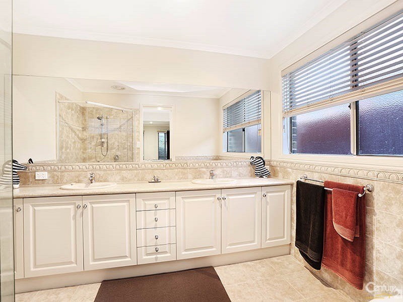 8 Cherrywood Way, Narre Warren South VIC 3805