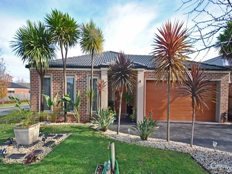 7 Atkinson Drive, Berwick VIC 3806