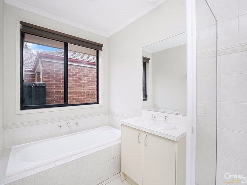 76 Harrington Drive, Narre Warren South VIC 3805