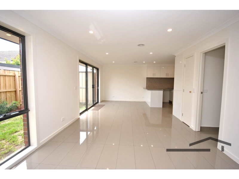 2/120 Fordholm Road, Hampton Park VIC 3976